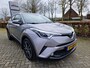 Toyota C-HR 1.8 Hybrid Team D/TREKHAAK/PARK.SENS/NAVI/AUTO INPARKEREN/STUUR-EN STOELVERWARMING