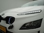 Hyundai Kona Electric EV Fashion 39 kWh | SoH 98,6% | Apple carplay | Navigatie | Achteruitrij camera | Spraakbediening | Dodehoek detector | Parkeersensoren achter |  Keyless entry |