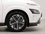 Hyundai Kona Electric EV Fashion 39 kWh | SoH 98,6% | Apple carplay | Navigatie | Achteruitrij camera | Spraakbediening | Dodehoek detector | Parkeersensoren achter |  Keyless entry |