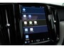 Volvo XC60 2.0 T6 Plug-in hybrid AWD Plus Bright | Pano-dak | Trekhaak | H&K Audio | ACC | Stoel + stuurverw. |
