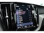 Volvo XC60 2.0 T6 Plug-in hybrid AWD Plus Bright | Pano-dak | Trekhaak | H&K Audio | ACC | Stoel + stuurverw. |