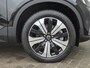 Volvo XC40 1.5 T5 Recharge Plus Dark / All season banden / Harman/Kardon Audio Systeem / Park Assist Pack & Seat Pack / Trekgewicht 1.800 kg / Stuur- & Stoelverwarming / Navigatie d.m.v. Apple Carplay/Android auto / Achteruitrijcamera /
