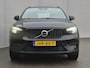 Volvo XC40 1.5 T5 Recharge Plus Dark Automaat / Accu SOH 94,43% / All season banden / Harman/Kardon Audio Systeem / Park Assist Pack & Seat Pack / Trekgewicht 1.800 kg / Stuur- & Stoelverwarming / Navigatie d.m.v. Apple Carplay/Android auto / Achteruitrijcamera /