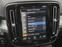 Volvo XC40 1.5 T5 Recharge Plus Dark / All season banden / Harman/Kardon Audio Systeem / Park Assist Pack & Seat Pack / Trekgewicht 1.800 kg / Stuur- & Stoelverwarming / Navigatie d.m.v. Apple Carplay/Android auto / Achteruitrijcamera /