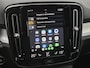 Volvo XC40 1.5 T5 Recharge Plus Dark / All season banden / Harman/Kardon Audio Systeem / Park Assist Pack & Seat Pack / Trekgewicht 1.800 kg / Stuur- & Stoelverwarming / Navigatie d.m.v. Apple Carplay/Android auto / Achteruitrijcamera /