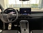 Volkswagen T-Roc 1.5 eTsi R-Line First Edition | 20 inch zwarte velgen | Panoramadak | IQ.light | Harman Kardon | elektrische achterklep | Adaptive cruise control | Sfeerverlichting | Apple carplay / android auto | Trekhaak | Navigatie |