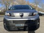 Peugeot e-Expert L3 75 kWh 136pk | ACTIE! | 8 jaar garantie | 0% financial lease| NAVI | Apple Carplay | Android Auto | Parkeersensoren voor- en achter | Achteruitrijcamera | Dode hoek detectie | Mistlampen | Licht- en regensensor | Automatische verlichting | Digital cockpit | Tussenwand comfort met raam | Houten afwerking laadruimte | LED laadruimteverlichting | Reservewiel | van €48.810 voor €35.895 ex. BTW rijklaar