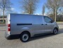 Peugeot e-Expert L3 75 kWh 136pk | ACTIE! | 8 jaar garantie | 0% financial lease| NAVI | Apple Carplay | Android Auto | Parkeersensoren voor- en achter | Achteruitrijcamera | Dode hoek detectie | Mistlampen | Licht- en regensensor | Automatische verlichting | Digital cockpit | Tussenwand comfort met raam | Houten afwerking laadruimte | LED laadruimteverlichting | Reservewiel | van €48.810 voor €35.895 ex. BTW rijklaar