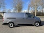 Peugeot e-Expert L3 75 kWh 136pk | ACTIE! | 8 jaar garantie | 0% financial lease| NAVI | Apple Carplay | Android Auto | Parkeersensoren voor- en achter | Achteruitrijcamera | Dode hoek detectie | Mistlampen | Licht- en regensensor | Automatische verlichting | Digital cockpit | Tussenwand comfort met raam | Houten afwerking laadruimte | LED laadruimteverlichting | Reservewiel | van €48.810 voor €35.895 ex. BTW rijklaar