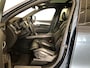 Volvo XC90 2.0 T8 Recharge AWD Ultimate Dark | Plug-in Hybrid (PHEV) | 360 Graden Camera | Lichtmetalen Velgen 22 inch | Trekhaak | Nappaleder | Sportstoelen | Panoramadak | Head-up Display | Keyless Entry | Elektrische Achterklep | Harman Kardon Audio