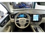 Volvo XC60 2.0 T8 AWD 335kW/456pk Plug-in hybrid Plus Bright PANORAMADAK + HARMAN/KARDON + EL.TREKHAAK + ADAPT.CRUISE + PILOT ASSIST + BLIS + HEAD-UP DISPLAY + STOEL-&STUURVERWARMING + 360 CAMERA + LANE ASSIST + PARKSENSOREN V&A + 20" LM-VELGEN!!