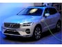 Volvo XC60 2.0 T8 AWD 335kW/456pk Plug-in hybrid Plus Bright PANORAMADAK + HARMAN/KARDON + EL.TREKHAAK + ADAPT.CRUISE + PILOT ASSIST + BLIS + HEAD-UP DISPLAY + STOEL-&STUURVERWARMING + 360 CAMERA + LANE ASSIST + PARKSENSOREN V&A + 20" LM-VELGEN!!