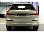 Volvo XC60 2.0 T8 AWD 335kW/456pk Plug-in hybrid Plus Bright PANORAMADAK + HARMAN/KARDON + EL.TREKHAAK + ADAPT.CRUISE + PILOT ASSIST + BLIS + HEAD-UP DISPLAY + STOEL-&STUURVERWARMING + 360 CAMERA + LANE ASSIST + PARKSENSOREN V&A + 20" LM-VELGEN!!