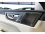 Volvo XC60 2.0 T8 AWD 335kW/456pk Plug-in hybrid Plus Bright PANORAMADAK + HARMAN/KARDON + EL.TREKHAAK + ADAPT.CRUISE + PILOT ASSIST + BLIS + HEAD-UP DISPLAY + STOEL-&STUURVERWARMING + 360 CAMERA + LANE ASSIST + PARKSENSOREN V&A + 20" LM-VELGEN!!
