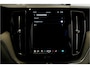 Volvo XC60 2.0 T8 AWD 335kW/456pk Plug-in hybrid Plus Bright PANORAMADAK + HARMAN/KARDON + EL.TREKHAAK + ADAPT.CRUISE + PILOT ASSIST + BLIS + HEAD-UP DISPLAY + STOEL-&STUURVERWARMING + 360 CAMERA + LANE ASSIST + PARKSENSOREN V&A + 20" LM-VELGEN!!
