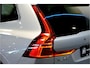 Volvo XC60 2.0 T8 AWD 335kW/456pk Plug-in hybrid Plus Bright PANORAMADAK + HARMAN/KARDON + EL.TREKHAAK + ADAPT.CRUISE + PILOT ASSIST + BLIS + HEAD-UP DISPLAY + STOEL-&STUURVERWARMING + 360 CAMERA + LANE ASSIST + PARKSENSOREN V&A + 20" LM-VELGEN!!