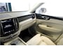 Volvo XC60 2.0 T8 AWD 335kW/456pk Plug-in hybrid Plus Bright PANORAMADAK + HARMAN/KARDON + EL.TREKHAAK + ADAPT.CRUISE + PILOT ASSIST + BLIS + HEAD-UP DISPLAY + STOEL-&STUURVERWARMING + 360 CAMERA + LANE ASSIST + PARKSENSOREN V&A + 20" LM-VELGEN!!