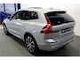 Volvo XC60 2.0 T8 AWD 335kW/456pk Plug-in hybrid Plus Bright PANORAMADAK + HARMAN/KARDON + EL.TREKHAAK + ADAPT.CRUISE + PILOT ASSIST + BLIS + HEAD-UP DISPLAY + STOEL-&STUURVERWARMING + 360 CAMERA + LANE ASSIST + PARKSENSOREN V&A + 20" LM-VELGEN!!