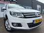 Volkswagen Tiguan 1.4 TSI Sport&Style van 2de Eig met elec panoramadak en parkeersensoren en trekhaak en navigatie en bluetooth