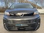 Opel Vivaro-e Electric L3 75 kWh 136pk | 8 jaar garantie | 0% financial lease| NAVI | Apple Carplay | Android Auto | Parkeersensoren voor- en achter | Achteruitrijcamera | Dode hoek detectie | Mistlampen | Licht- en regensensor | Automatische verlichting | Digital cockpit | Tussenwand comfort met raam | Houten afwerking laadruimte | Reservewiel | van €48.710 voor €37.350 ex. BTW rijklaar