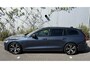 Volvo V60 2.0 B4 R-Design | Achteruitrijcamera | Trekhaak | Sportstoelen | Navigatie | Apple Carplay | Android Auto | Elektrische Achterklep | Keyless Entry | Cruise Control Adaptief