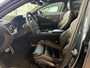 Volvo V60 2.0 B4 R-Design | Achteruitrijcamera | Trekhaak | Sportstoelen | Navigatie | Apple Carplay | Android Auto | Elektrische Achterklep | Keyless Entry | Cruise Control Adaptief
