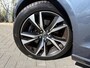 Volvo V60 2.0 B4 R-Design | Achteruitrijcamera | Trekhaak | Sportstoelen | Navigatie | Apple Carplay | Android Auto | Elektrische Achterklep | Keyless Entry | Cruise Control Adaptief