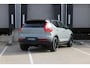 Volvo EX40 Single Motor Extended Range Ultra Black Edition | Demo Deal | Panoramadak | Extra getinte ruiten achter | Verwarmbare voorstoelen+stuurwiel | 360 graden camera | Permium audio by Harman Kardon | Warmtepomp | Apple carplay/Android auto | Keyless