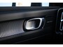 Volvo EC40 Single Motor Extended Range Plus Black Edition Panoramadak | Verwarmbare voorstoelen&stuurwiel | 360 graden camera | Premium audio by Harman Kardon | Adaptieve cruise control | Keyless entry | Warmtepomp