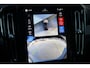 Volvo EC40 Single Motor Extended Range Plus Black Edition Panoramadak | Verwarmbare voorstoelen&stuurwiel | 360 graden camera | Premium audio by Harman Kardon | Adaptieve cruise control | Keyless entry | Warmtepomp