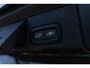 Volvo XC60 Recharge T6 AWD R-Design | Navigatie | Schuif-/Kanteldak | Head-Up Display | 360 Camera | Trekhaak | Adaptieve Cruise Control | Harman Kardon Audio | Stoel-/Stuurverwarming | Gelamineerd Glas Rondom | Park Assist | Memory | Elek. Stoelen | Zitverlenging | Dodehoekdetectie | 21" LM