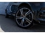 Volvo XC60 Recharge T6 AWD R-Design | Navigatie | Schuif-/Kanteldak | Head-Up Display | 360 Camera | Trekhaak | Adaptieve Cruise Control | Harman Kardon Audio | Stoel-/Stuurverwarming | Gelamineerd Glas Rondom | Park Assist | Memory | Elek. Stoelen | Zitverlenging | Dodehoekdetectie | 21" LM