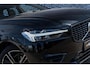 Volvo XC60 Recharge T6 AWD R-Design | Navigatie | Schuif-/Kanteldak | Head-Up Display | 360 Camera | Trekhaak | Adaptieve Cruise Control | Harman Kardon Audio | Stoel-/Stuurverwarming | Gelamineerd Glas Rondom | Park Assist | Memory | Elek. Stoelen | Zitverlenging | Dodehoekdetectie | 21" LM