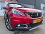 Peugeot 2008 1.2 PureTech Allure met parkeersensoren en trekhaak en navigatie en bluetooth telefoon / media en airco