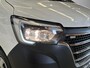 Renault Master T35 2.3 dCi 135 L3H2 Work Edition | Airconditioning | Cruise control Standaard | Connectiviteit | Navigatie | Lederen bekleding  | Park Distance Control achter | Achteruitrijcamera | 2 zitplaatsen rechtsvoor | Verlengde of verhoogde carrosserie | Schuifdeur rechts | Achterdeuren |