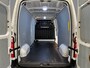 Renault Master T35 2.3 dCi 135 L3H2 Work Edition | Airconditioning | Cruise control Standaard | Connectiviteit | Navigatie | Lederen bekleding  | Park Distance Control achter | Achteruitrijcamera | 2 zitplaatsen rechtsvoor | Verlengde of verhoogde carrosserie | Schuifdeur rechts | Achterdeuren |