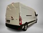 Renault Master T35 2.3 dCi 135 L3H2 Work Edition | Airconditioning | Cruise control Standaard | Connectiviteit | Navigatie | Lederen bekleding  | Park Distance Control achter | Achteruitrijcamera | 2 zitplaatsen rechtsvoor | Verlengde of verhoogde carrosserie | Schuifdeur rechts | Achterdeuren |
