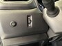 Renault Master T35 2.3 dCi 135 L3H2 Work Edition | Airconditioning | Cruise control Standaard | Connectiviteit | Navigatie | Lederen bekleding  | Park Distance Control achter | Achteruitrijcamera | 2 zitplaatsen rechtsvoor | Verlengde of verhoogde carrosserie | Schuifdeur rechts | Achterdeuren |