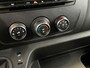 Renault Master T35 2.3 dCi 135 L3H2 Work Edition | Airconditioning | Cruise control Standaard | Connectiviteit | Navigatie | Lederen bekleding  | Park Distance Control achter | Achteruitrijcamera | 2 zitplaatsen rechtsvoor | Verlengde of verhoogde carrosserie | Schuifdeur rechts | Achterdeuren |