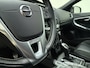 Volvo V40 T3 153pk Automaat Polar+ Sport / Harman&Kardon Audio / Keyless / Panoramadak / Stoelverwarming / Nubuck / Trekhaak / PDC + Camera /