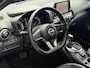 Nissan Juke 1.6 Hybrid N-Design / Eerste Eigenaar / Dealer Onderhouden / Navigatie / Trekhaak / 360 Graden Camera / Stoel- en Stuurverwarming / Verwarmde Voorruit / Adaptieve Cruise Control / Apple CarPlay/Android Auto /