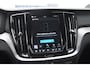 Volvo V60 T6 350PK Automaat AWD Plus Dark / Adaptive cruise control / Elektrische stoelen / Harman Kardon audio / Trekhaak / Pilot assist / BLIS / Stoel en stuur verwarming / Elektrische achterklep / Parkeersensoren met 360 camera / Google infotainment