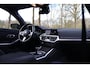 BMW 3-Serie Touring 330e High Executive M-Sport | Pano | HUD | Laser | Adap Cruise | Elektr. trekhaak | Adap onderstel | Elektr. stoel memory | Hifi | Camera | Keyless | Grootlichtassistent | Etc.