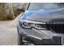 BMW 3-Serie Touring 330e High Executive M-Sport | Pano | HUD | Laser | Adap Cruise | Elektr. trekhaak | Adap onderstel | Elektr. stoel memory | Hifi | Camera | Keyless | Grootlichtassistent | Etc.