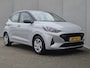 Hyundai i10 1.0 Premium Handgeschakeld / Origineel NL’se Auto / Fabrieksgarantie tot 08-2030 / Navigatie / Apple Carplay Android Auto / Achteruitrijcamera / cruise control / Parkeersensoren achter /