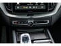 Volvo XC60 2.0 T6 Plug-in hybrid AWD Ultra Black Edition | Facelift | Harman Kardon Audio | Head-up Display | 360 Graden Camera | Panoramadak | Lichtmetalen Velgen 21 inch | Elektrisch Verstelbare Voorstoelen | Keyless Entry | BLIS