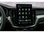 Volvo XC60 2.0 T6 Plug-in hybrid AWD Ultra Black Edition | Facelift | Harman Kardon Audio | Head-up Display | 360 Graden Camera | Panoramadak | Lichtmetalen Velgen 21 inch | Elektrisch Verstelbare Voorstoelen | Keyless Entry | BLIS