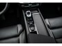 Volvo XC60 2.0 T6 Plug-in hybrid AWD Ultra Black Edition | Facelift | Harman Kardon Audio | Head-up Display | 360 Graden Camera | Panoramadak | Lichtmetalen Velgen 21 inch | Elektrisch Verstelbare Voorstoelen | Keyless Entry | BLIS