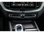 Volvo XC60 2.0 T6 Plug-in hybrid AWD Ultra Black Edition | Facelift | Harman Kardon Audio | Head-up Display | 360 Graden Camera | Panoramadak | Lichtmetalen Velgen 21 inch | Elektrisch Verstelbare Voorstoelen | Keyless Entry | BLIS