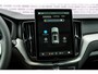 Volvo XC60 2.0 T6 Plug-in hybrid AWD Ultra Black Edition | Facelift | Harman Kardon Audio | Head-up Display | 360 Graden Camera | Panoramadak | Lichtmetalen Velgen 21 inch | Elektrisch Verstelbare Voorstoelen | Keyless Entry | BLIS